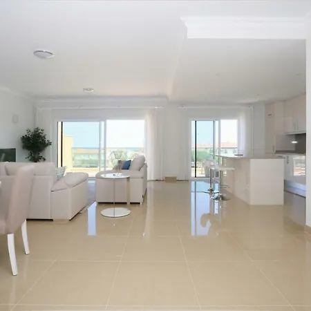 New Modern With Free Access To Spa, Gym And Pool In Boavista Resort,