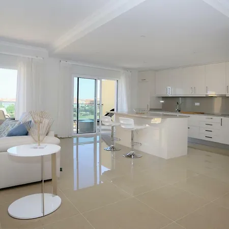 Apartment New Modern With Free Access To Spa, Gym And Pool In Boavista Resort, Lagos